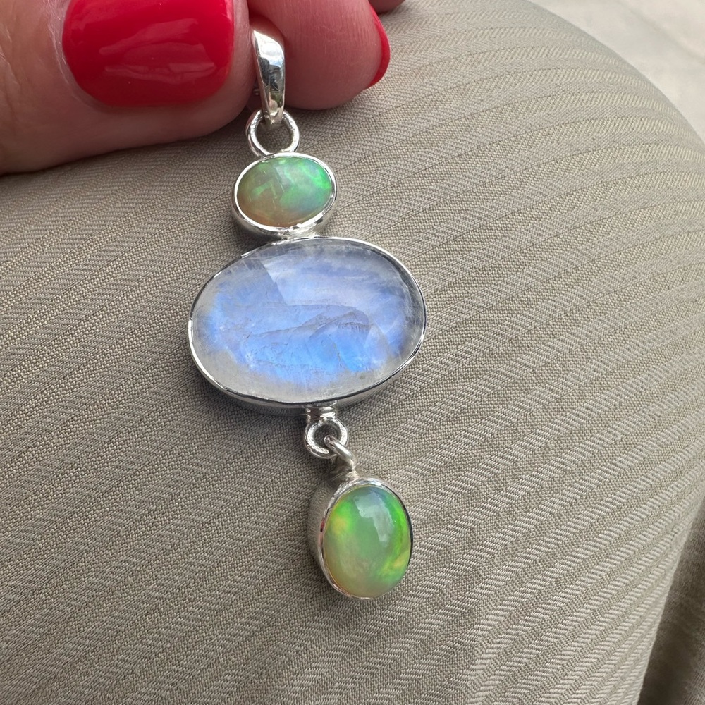 Elegant sterling Silver with Blue Flash Moonstone and Ethiopian Opals in Pendant - Picture 1 of 5